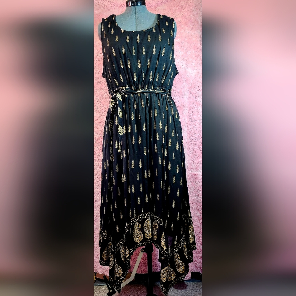Lapoge size 2x black and gold maxi length dress with ribbon belt.